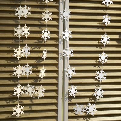 116 Pcs Christmas White Hanging Snowflake Decorations White Snowflake Ornaments White Snowflakes Garland Banner for Christmas Winter Wonderland Holiday Year Home Party Supplies