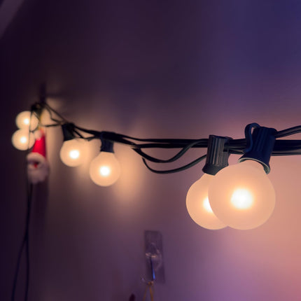 25Ft G40 Frosted White String Lights, Outdoor Globe String Lights with 27 White Frosted Globe Bulbs (2 Spare), Hanging Outdoor Christmas Lights for Patio House Room Bistro Pergola Christmas Decor