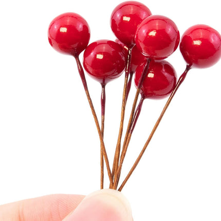 Quacc 100pcs Red Artificial Holly Berries Lovely 0.4" Fake Berries on Wire Realistic Berries for Christmas Tree Garland Flower Wreath Decorations Wreath DIY Craft Use