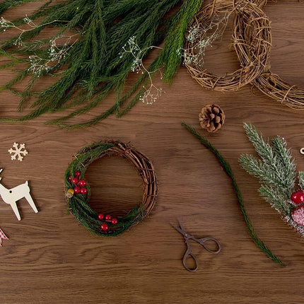 5 Pcs of 4.13-Inch Grapevine Wreath and 5 Pcs of 3.54-Inch Artificial Christmas Picks Assorted Red Berry for Christmas, Wedding, Party, Dinner Decor