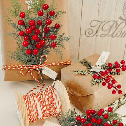 40Pcs Christmas Artificial Pine Needles Branches Red Holly Berry Stems, Artificial Cedar Sprigs Pine Leave Needles,Greenery Pine Stem Picks for DIY Xmas Garland Wreath Christmas Tree Home Garden Decor