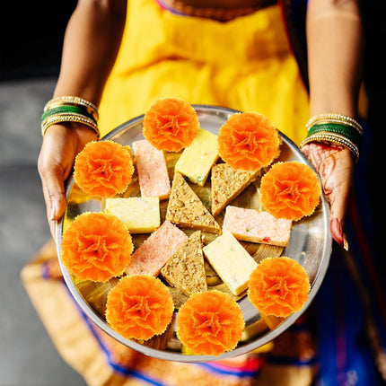 Hananona 50 Pcs Marigold Flower Heads Bulk, Silk Marigold with Stems Artificial Flowers for Diwali Home Decor Day of The Dead Wreath Garland