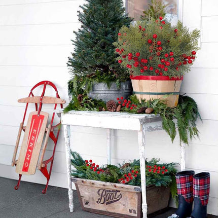 40Pcs Christmas Artificial Pine Needles Branches Red Holly Berry Stems, Artificial Cedar Sprigs Pine Leave Needles,Greenery Pine Stem Picks for DIY Xmas Garland Wreath Christmas Tree Home Garden Decor