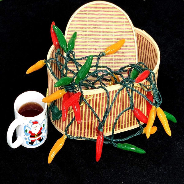 35 LED Red Green and Yellow Chili Pepper Christmas Lights, 18 Ft Green Wire House Decorative Lighting String, for Indoor and Outdoor Party, Kitchen, Living Room, Garden, Patio.