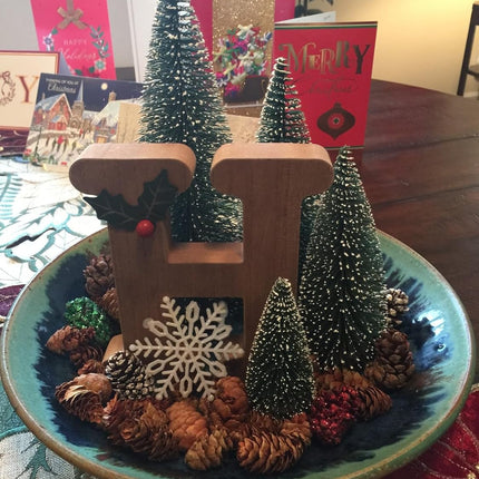 Small Christmas Tree - Christmas Table Decorations, Fake Flocked Xmas Tree Decor Mini Tinsel Christmas Tree for Kitchen Mantel Office Bedroom Window Table Top