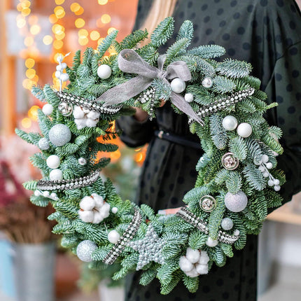 Yinder 11.8 ft Christmas Tree Beads Garland Artificial Pearls Beads Twisted Bead Garland Silver and White Bead Xmas Tree Bead Plastic Chain String Strand Garland for DIY Christmas Wedding Decoration