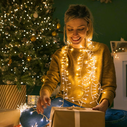 Brightown Battery Operated Christmas String Lights Outdoor, 4 FT 60 LED Battery Powered Cluster Lights with Timer, Waterproof Twinkle Fairy Firecracker Lights for Outside Indoor Party Xmas Tree