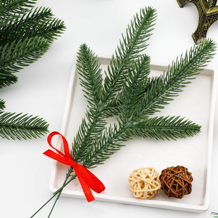 BSTCRAFT 50 Pack Artificial Pine Branches, Green Faux Pine Stems Christmas Plants Pines Needles DIY Accessories for Xmas Wreath Garland Home Decorations