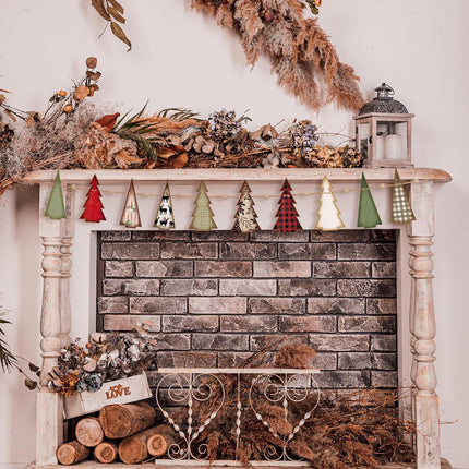 Wooden Rustic Christmas Tree Shaped Banner Farmhouse Christmas Tree Hanging Ornaments Retro Red and Green Xmas Tree Banner for Christmas Party Home Wall Decor Mantel Fireplace
