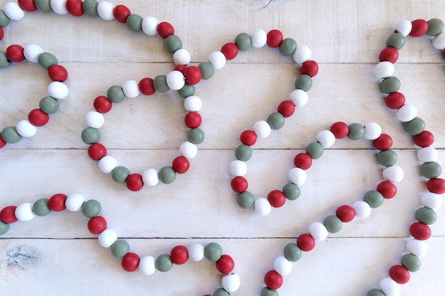 One Holiday Way 9-Foot Rustic Red, Sage Green and White Wood Bead Garland Christmas Tree Decoration - Decorative Vintage Wooden Beads for Everyday Chic Winter Farmhouse Retro Xmas Party Home Decor