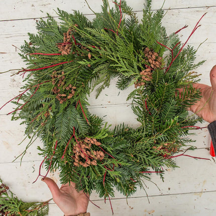 10 Inch Christmas Wire Wreath Frame Metal Wreath Form Front Door Wreath Ring for Year Decors Crafts DIY，10 Pack