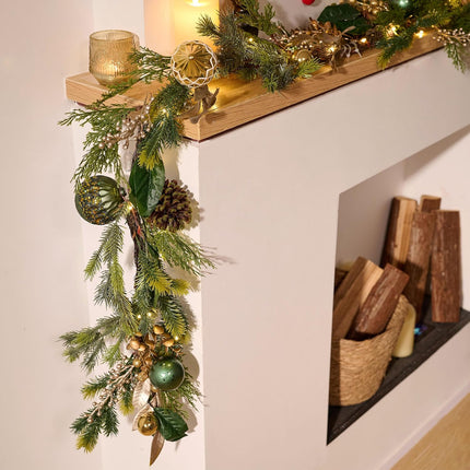 Decorbyhannah Christmas Garland with Lights, 6ft Lighted Artificial Greenery Garland Christmas Decorations with Pinecone and Green Gold Ornaments, Battery Operated Christmas Garland Indoor for Mantle