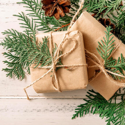 Sggvecsy 40 Pieces Artificial Pine Branches 13.7 Inches Christmas Greenery Leaves Faux Pine Needles Fake Pine Picks Cedar Stem for DIY Garland Wreath Christmas Tree Embellishing Home Garden Decoration